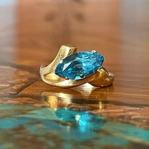 "Radiant Reverie: Marquise Blue Topaz 14K Gold Ring, Freeform Design, Size 5.5"